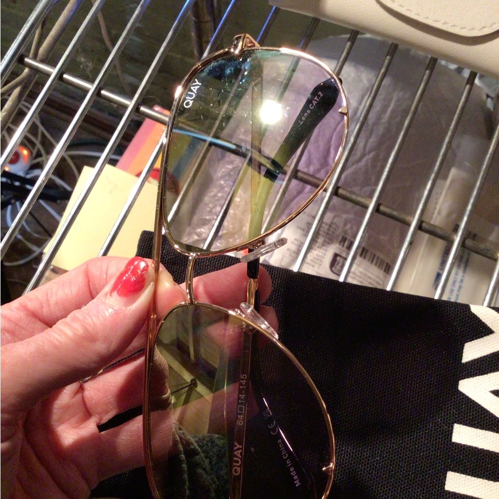 NEW! Host Pick! 🩷🩷🩷Quay Australia Large High key Aviator Sunglasses ***read - Picture 7 of 10